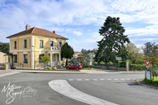 Un terrain verdoyant pour accueillir votre future maison