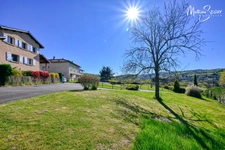 Très bel appartement T3 à COURZIEU en rez de jardin ! 