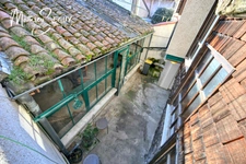 Ancienne maison du menuisier avec son atelier au coeur du village de Millery