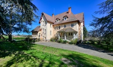 Property for sale 13 rooms CHAZELLES SUR LYON (42) with 13 rooms on a listed park of 5800 m²