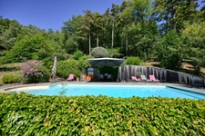 PROPRIETE verdoyante à AVEIZE 