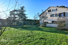 Grande maison P7 sur un grand terrain au coeur de SAINT JEAN DE TOUSLAS
