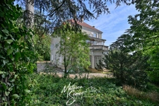 Découvrez l'élégance intemporelle de cette Maison de Maître d'exception à rénover