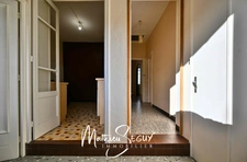 Ancienne maison du menuisier avec son atelier au coeur du village de Millery