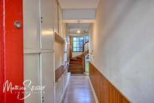 Ancienne maison du menuisier avec son atelier au coeur du village de Millery