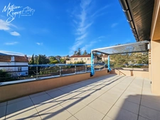 Discover this new apartment combining elegance and convenience!