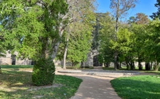 Terrain constructible de 1 200,00 m², dans un cadre calme et verdoyant 