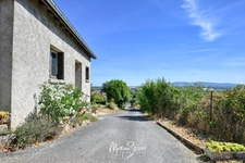 LENTILLY - Petite maison sur grand terrain avec vue