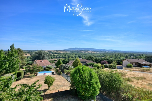 LENTILLY - Petite maison sur grand terrain avec vue