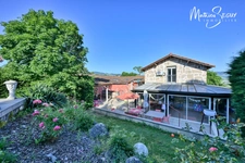 THURINS (69) - Maison ancienne plein de charme et dépendance en campagne