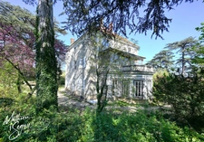 Discover the timeless elegance of this exceptional mansion. 