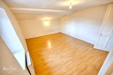 Maison à potentiel : Maisonnette avec dépendances à potentiel, 25m² d’extérieur / sur une parcelle bâtie de 290m²