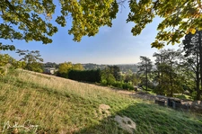 Terrain constructible de 1 200,00 m², dans un cadre calme et verdoyant 