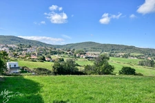 Jolie terrain avec vue pour accueillir tous vos projets de vie ! 