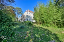 Découvrez l'élégance intemporelle de cette Maison de Maître d'exception à rénover