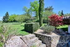 Propriété exceptionnelle à VALEILLE (42) avec parc agréamenté d'une piscine à débordement