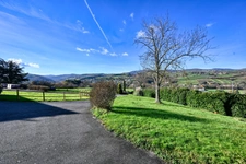 Très bel appartement T3 à COURZIEU en rez de jardin ! 