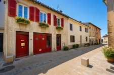 Ancienne maison du menuisier avec son atelier au coeur du village de Millery