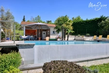 Propriété exceptionnelle à VALEILLE (42) avec parc agréamenté d'une piscine à débordement