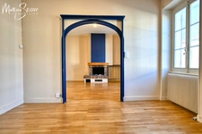 Ancienne maison du menuisier avec son atelier au coeur du village de Millery