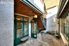 Ancienne maison du menuisier avec son atelier au coeur du village de Millery