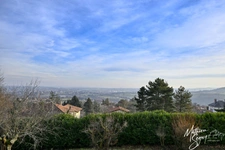 VAUGNERAY - Terrain à bâtir pour une maison P5 à étage + garage