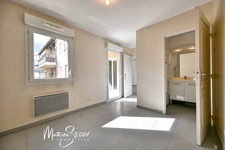 Craponne - Appartement T2 avec terrasse et place de stationnement extérieur