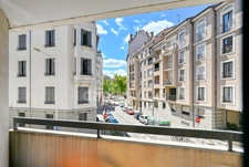 LYON 7 - Appartement T3 rénové avec balcon / Grand garage en sous sol