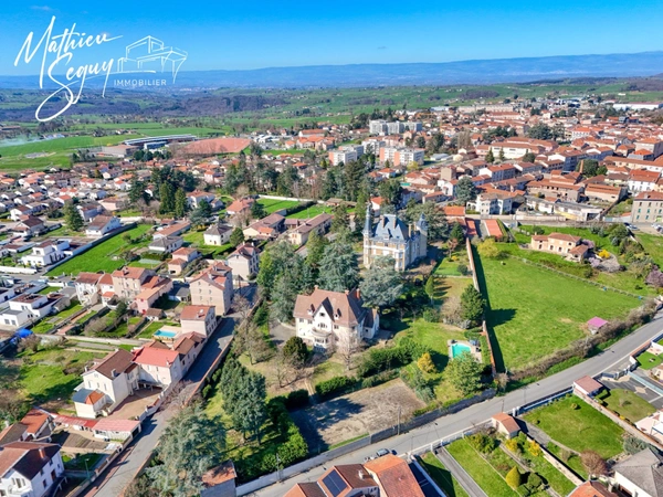 CHAZELLES SUR LYON - Propriété de Prestige