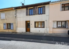 SAINT GENIS LAVAL - Maison de village avec courette