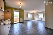 YZERON - Agréable appartement grand T3 avec balcon et vue  + stationnement dans garage fermé