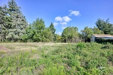 Un joli terrain recherche ses futurs propriétaires pour implanter un nouveau projet de vie!