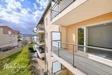 Craponne - Appartement T2 avec terrasse et place de stationnement extérieur