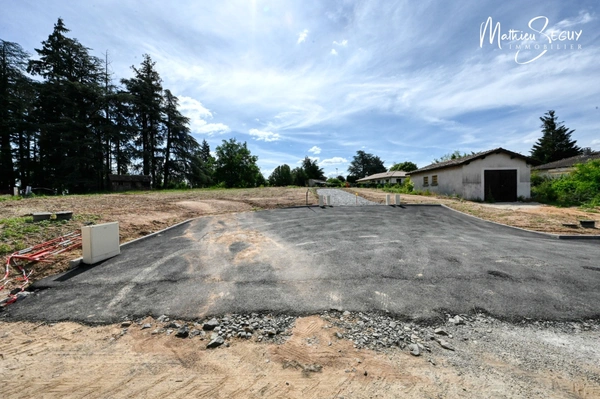 Jolie terrain avec vue pour accueillir tous vos projets de vie ! 