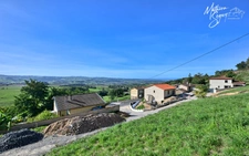 Terrain constructible, bien orienté, dégagé et offrant de nombreuses possibilités !