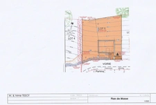 Terrain constructible, bien orienté, dégagé et offrant de nombreuses possibilités !
