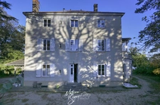 Discover the timeless elegance of this exceptional mansion. 