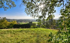 Terrain constructible de 1 200,00 m², dans un cadre calme et verdoyant 