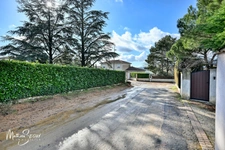 Terrain à construire avec bâti à conserver ou à démolir pour contruire votre habitat de demain