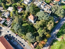 Discover the timeless elegance of this exceptional mansion. 