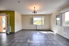 YZERON - Agréable appartement grand T3 avec balcon et vue  + stationnement dans garage fermé