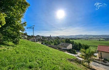 Terrain constructible, verdoyant, bien situé et idéal pour une construction sur mesure !