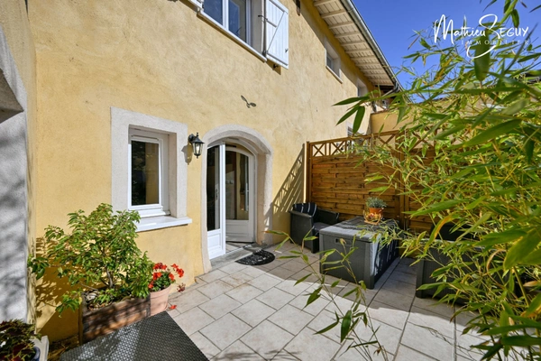 Maison P3 avec terrasse, remise, et 2 stationnements