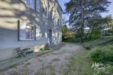 Discover the timeless elegance of this exceptional mansion. 