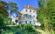Discover the timeless elegance of this exceptional mansion. 