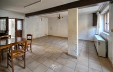 SAINT GENIS LAVAL - Maison de village avec courette