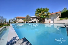 Propriété exceptionnelle à VALEILLE (42) avec parc agréamenté d'une piscine à débordement