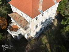 Découvrez l'élégance intemporelle de cette Maison de Maître d'exception à rénover