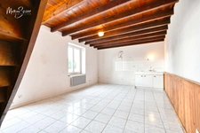 MILLERY – UN LIEU DE VIE UNIQUE À IMAGINER: Maisonnette avec dépendances à potentiel, 25m² d’extérieur / sur une parcelle bâtie de 290m²