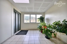YZERON - Agréable appartement grand T3 avec balcon et vue  + stationnement dans garage fermé